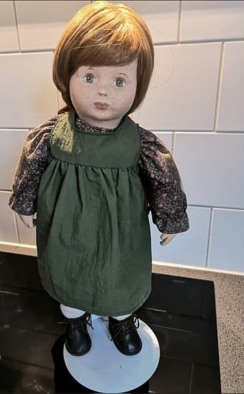 Docka med ställning. Hantverk.