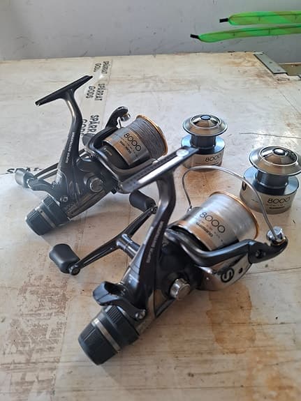 2st Shimano Baitrunnerrullar XTEA 8000 med 2st extraspolar