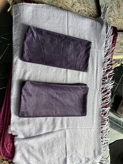 pläd och 2 st kuddfodral tillsammans 85kr