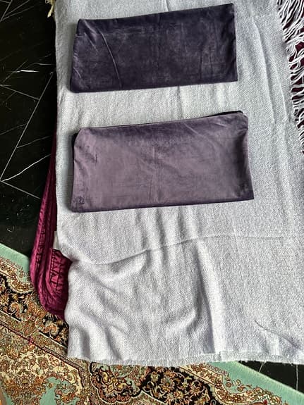 pläd och 2 st kuddfodral tillsammans 85kr