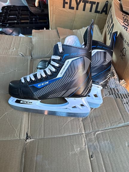 CCM Jetspeed ishockeyskridskor storlek 36 svart/blå