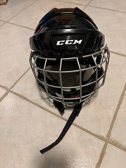CCM Fitlite 50 hockeyhjälm med galler svart