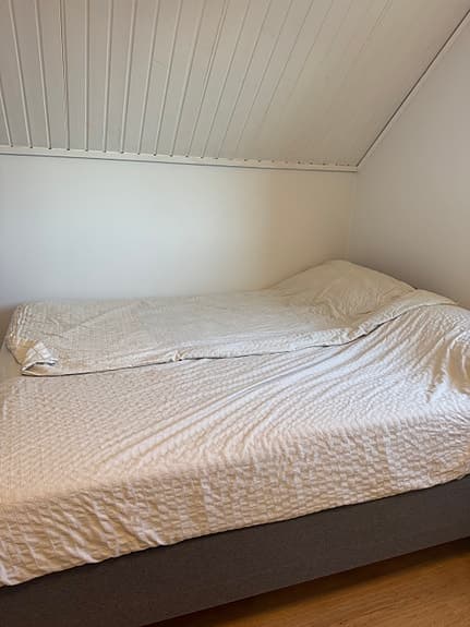 Mio säng grå