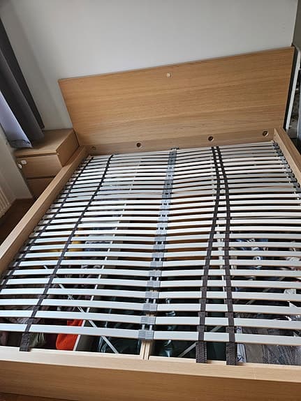 MALM Sängstomme, LÖNSET ribbotten och 2 MALM sängbord  i vitlaserad ekfaner