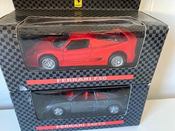 Shell Collezione Ferrari modellbilar F50 och 348 TS skala 1:38