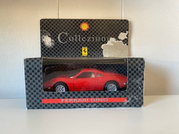 Shell collezione Ferrari Dino modellbil röd skala 1:38