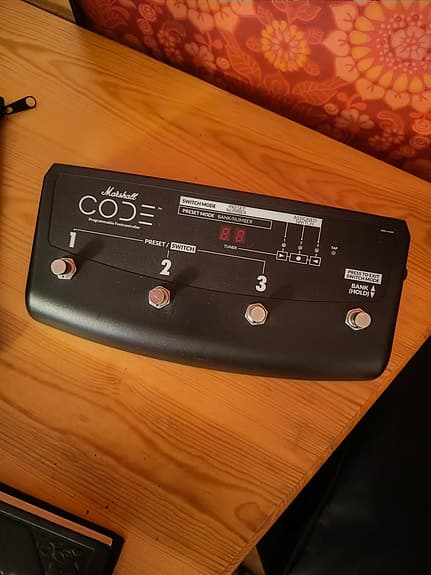 Marshall CODE 100 Förstärkare + Fotpedal – Helt i nyskick!