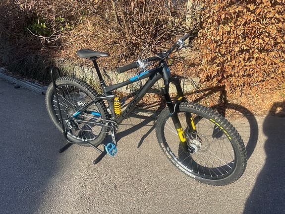 Unik Cube Stereo med Öhlins fjädring och SRAM AXS elektroniska växlar