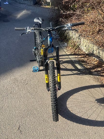 Unik Cube Stereo med Öhlins fjädring och SRAM AXS elektroniska växlar