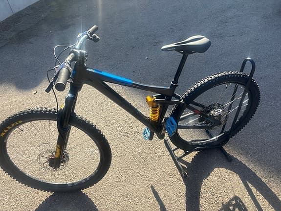 Unik Cube Stereo med Öhlins fjädring och SRAM AXS elektroniska växlar