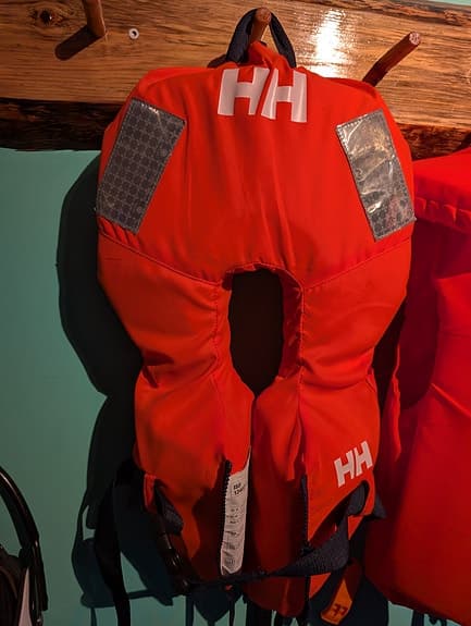 Helly Hansen flytväst orange för små barn.