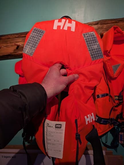 Helly Hansen flytväst orange för små barn.