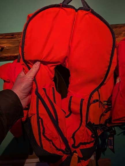 Helly Hansen flytväst orange för små barn.