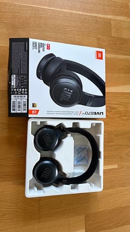 JBL Live 670NC trådlösa on-ear