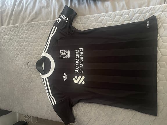 Adidas Liverpool fotbollströja svart
