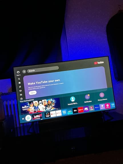 Samsung smart tv 55 tum , tv-bänk medföljer