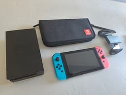 Nintendo Switch med docka och fodral