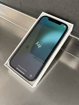 Apple iPhone 12 64 GB svart - Välvårdad!