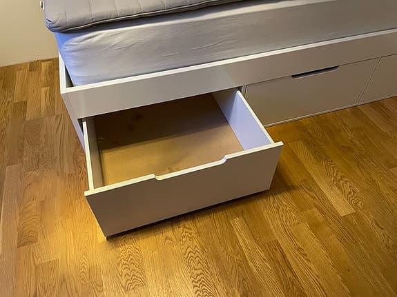 Micki sängram och Svane Excellent resårmadrass