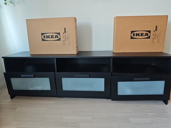 IKEA BRIMNES TV-bänk + 2 sängbord (nya i kartong) snabb försäljning p.g.a. flytt
