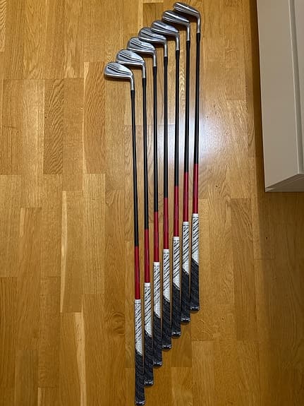 Cobra Forged Tec X järnklubbor grafit