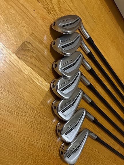 Cobra Forged Tec X järnklubbor grafit