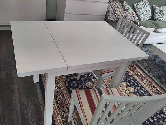 IKEA matgrupp bord och stolar vit