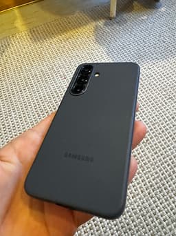 Samsung Galaxy S25 bytes