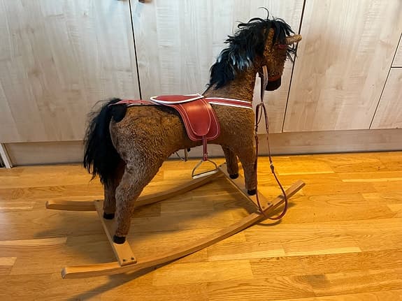 Äldre gunghäst från runt 70/80-tal enligt bilder