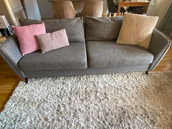 Grå soffa 2,5-sits från Mio