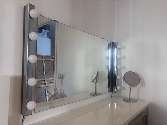 IKEA sminkspegel med belysning