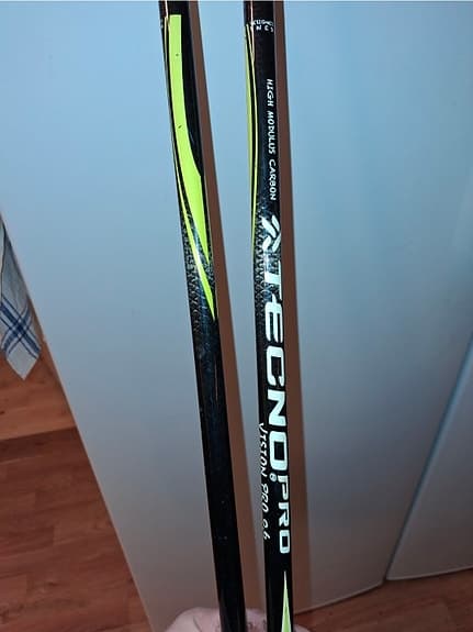 Längdskidsstavar / rullskidsstavar (rullskidsspetsar sitter på)