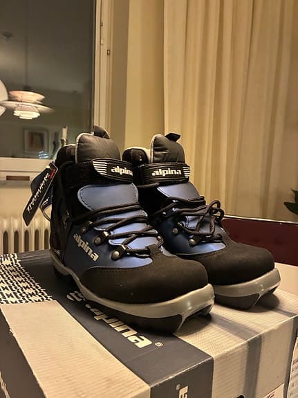 Helt nya Alpina pjäxor till långfärdsskridskor strl. 37