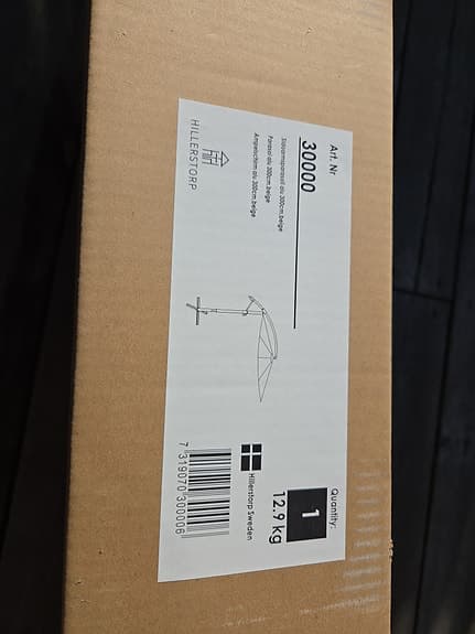 Hillerstorp parasoll med fot svart