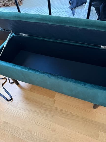 Bänk med förvaring hämtas snarast