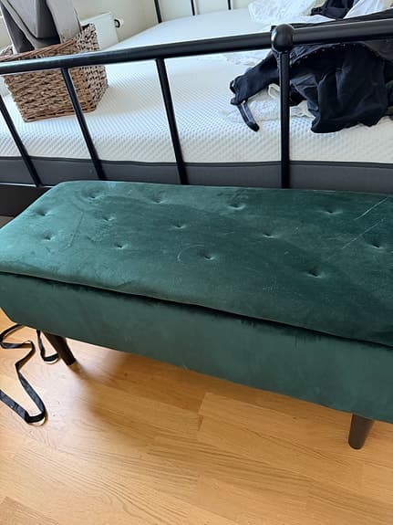 Bänk med förvaring hämtas snarast