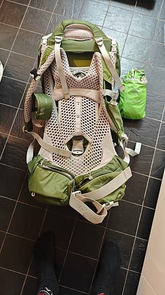 Osprey Poco AG bärstol med regnskydd