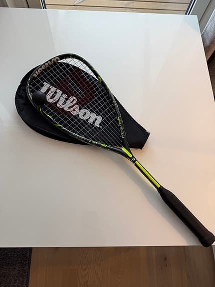 Wilson squashracket med fodral och boll