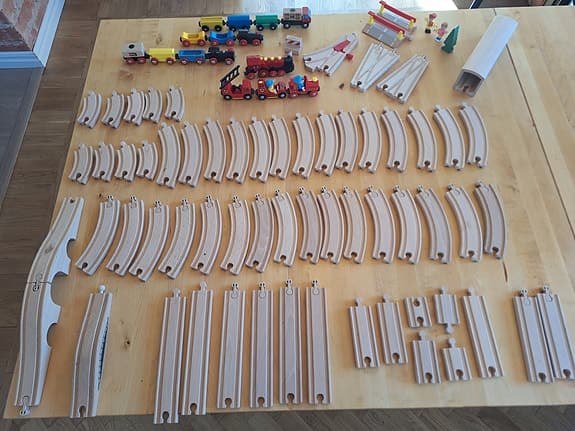 BRIO & IKEA trätåg med räls och tillbehör