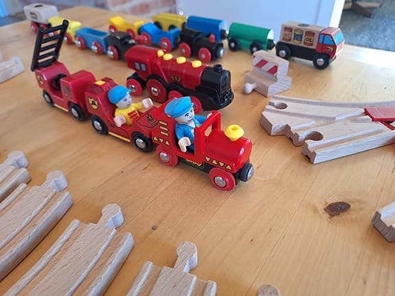 BRIO & IKEA trätåg med räls och tillbehör