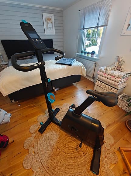 Märkeslös motionscykel med digital display svart