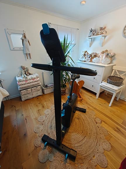 Märkeslös motionscykel med digital display svart