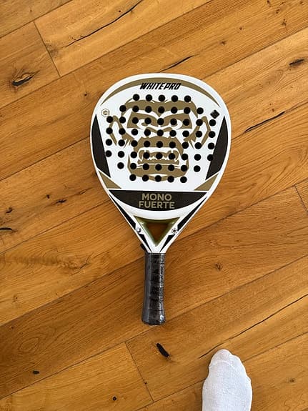 Mono Fuerte padelracket vit