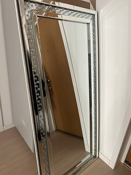 Spegel spegel på väggen där