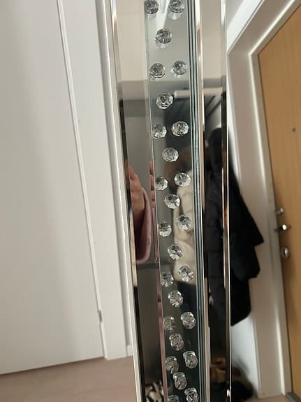 Spegel spegel på väggen där