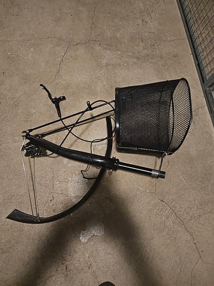 Cykel framgaffel med broms, korg och stänkskärm