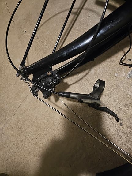 Cykel framgaffel med broms, korg och stänkskärm