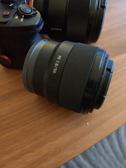 Sony A7R V (61MP) + Sony FE 85/1.8 + Sony FE 35/1.8 – Proffspaket i nyskick