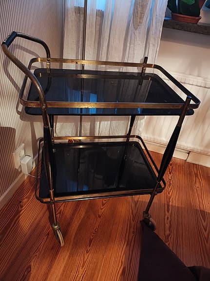 Italiensk retro serveringsvagn drinkvagn tevagn mässing och svart glas