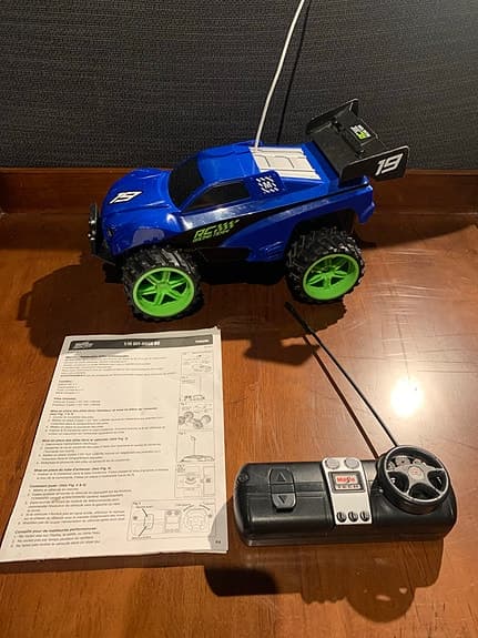 Radiostyrd bil monstertruck blå med fjärrkontroll